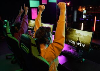 Investing-in-Virtual-Victories_The-Booming-Economy-of-eSports