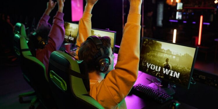 Investing-in-Virtual-Victories_The-Booming-Economy-of-eSports