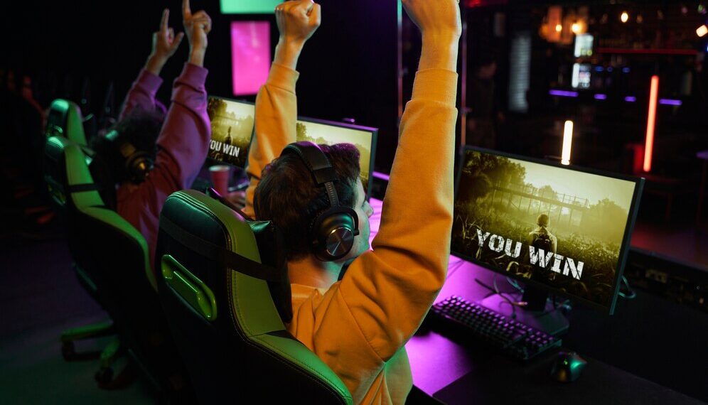 Investing-in-Virtual-Victories_The-Booming-Economy-of-eSports